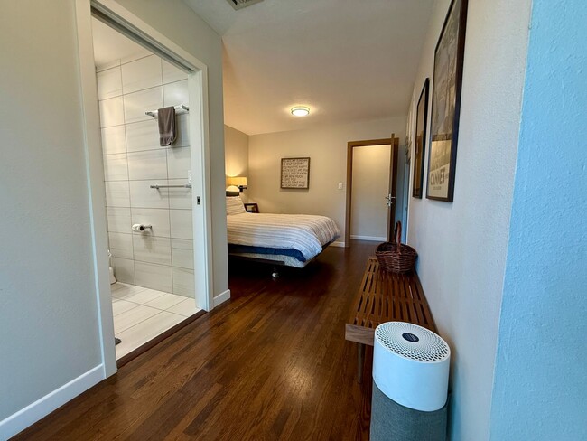 Building Photo - Unique 4 Bedroom House with OCEAN VIEWS in Sunset Cliffs! Fully Furnished! 6 Month Lease Term!