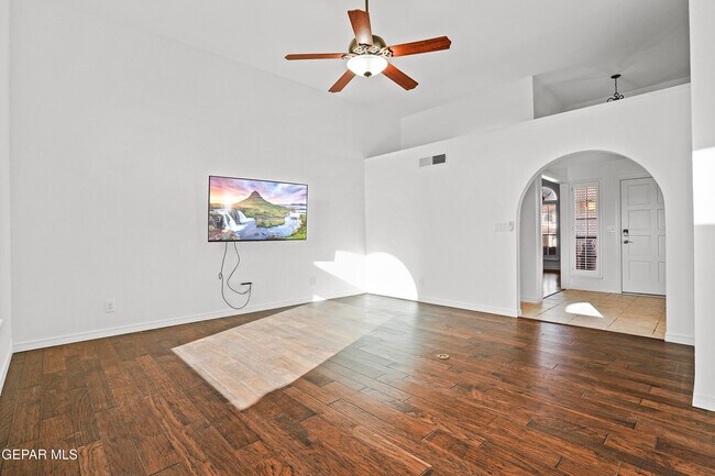 Building Photo - 7216 San Marino Dr