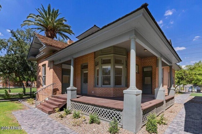 Building Photo - 825 N 3rd Ave