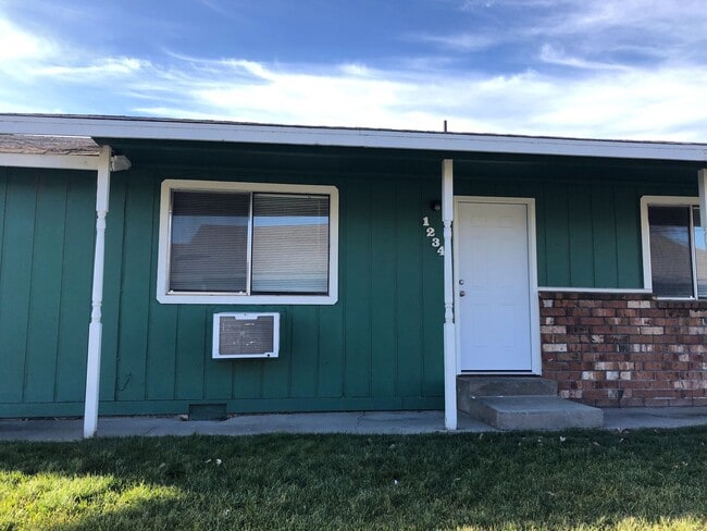 Building Photo - DUPLEX FOR RENT!!!!