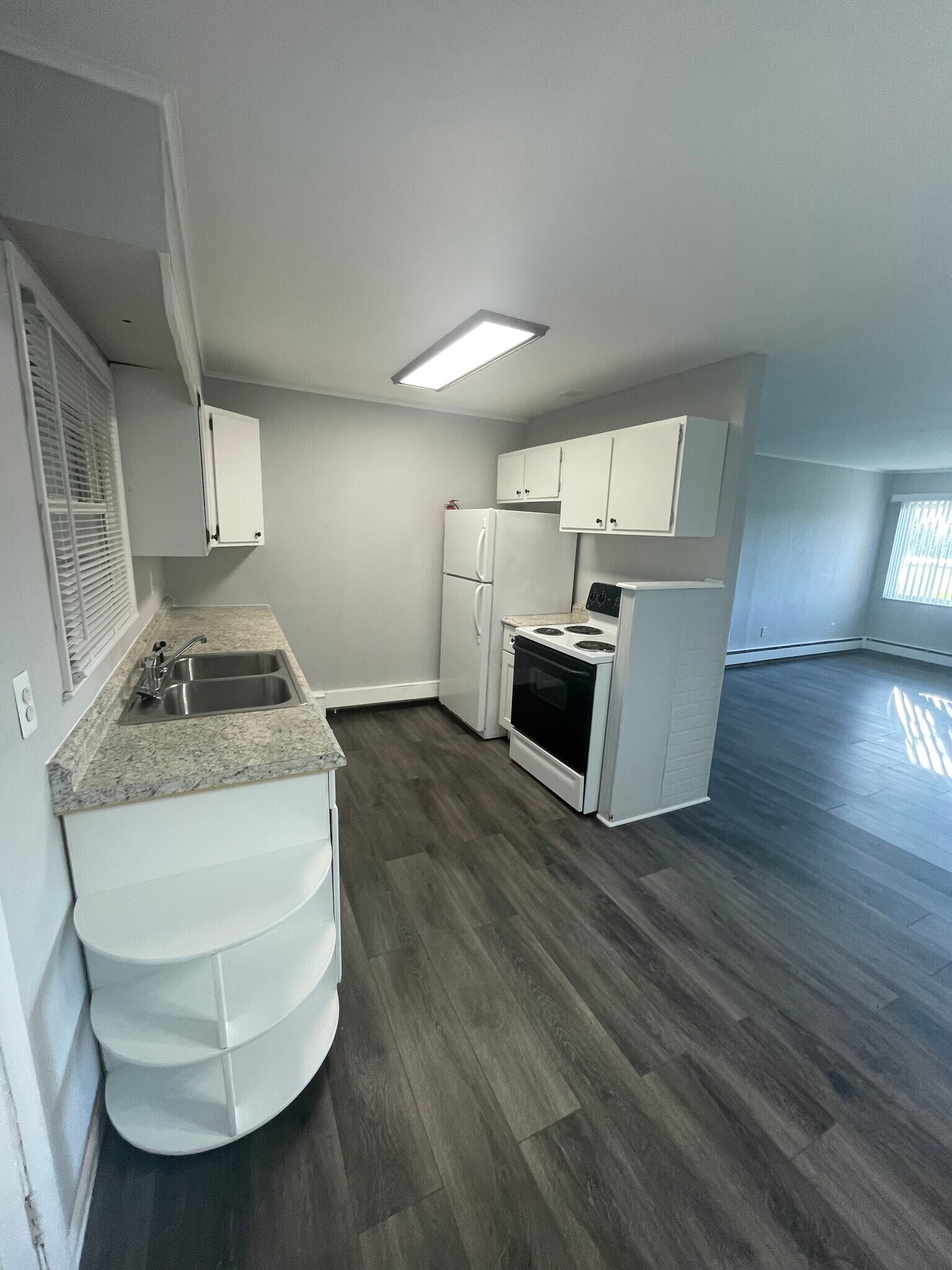 Kitchen - 14228 Telegraph Rd