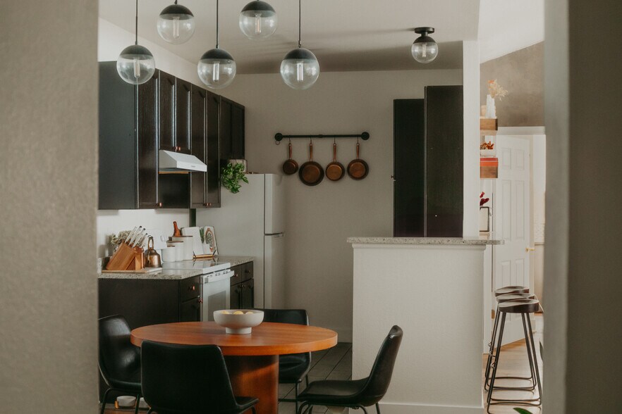 Building Photo - 14343 E 1st Dr