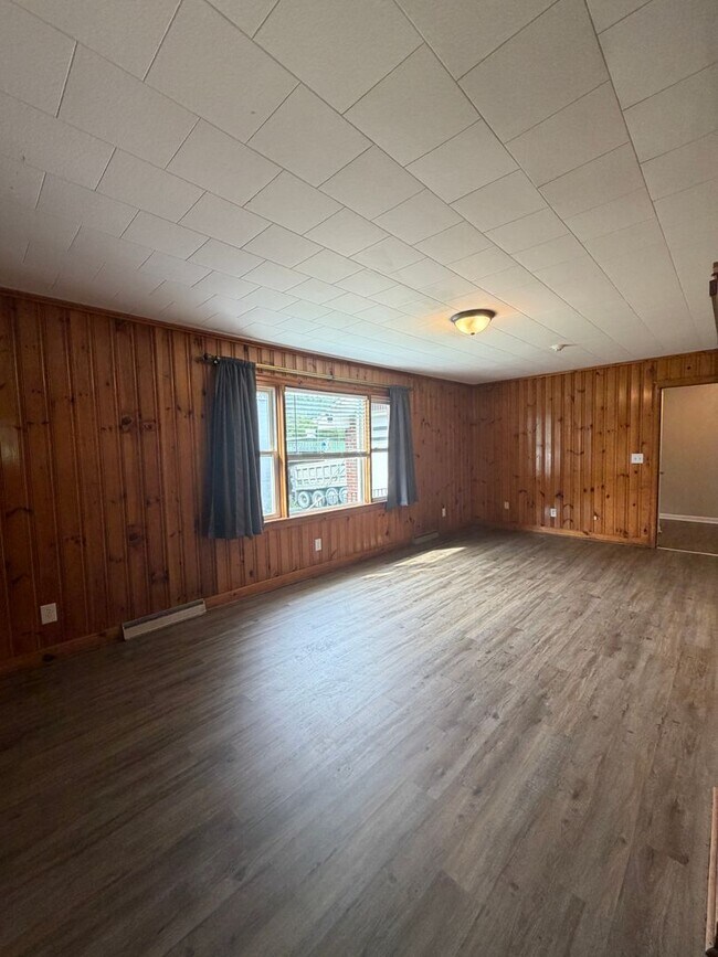 Building Photo - 196 Perkinsville Dr