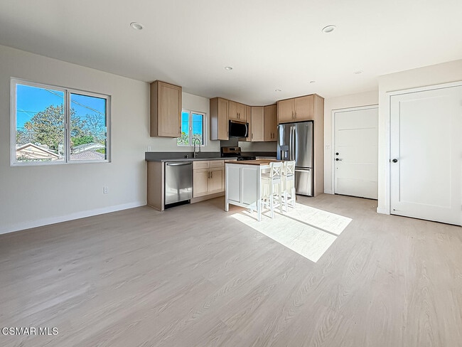 Building Photo - 2617 Veteran Ave