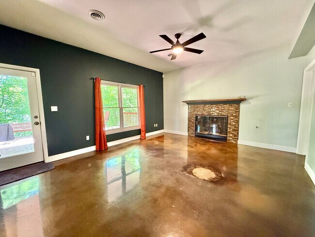 Building Photo - 309 Bullrun Valley Dr