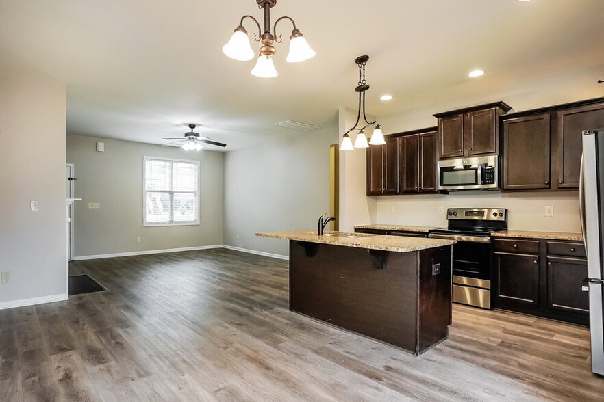 Building Photo - 62 Dropseed Ln