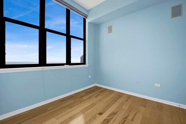 Building Photo - 1464 S Michigan Ave