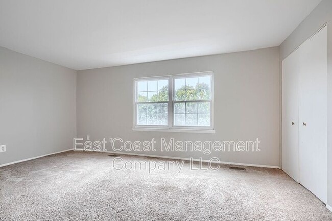 Building Photo - 12 Perryfalls Pl