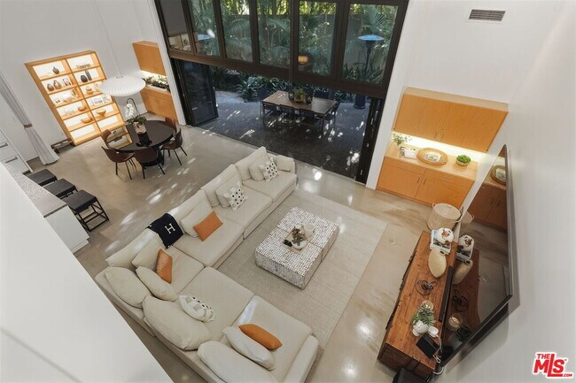 Building Photo - 1849 Fox Hills Dr