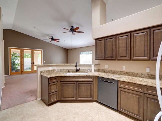 Building Photo - 3 bd 2 bth 2120 sq ft in stonehaven in scottdale