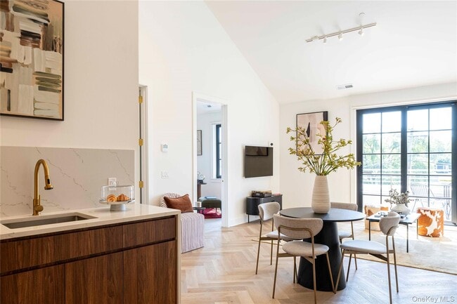 Building Photo - 100 E Putnam Ave