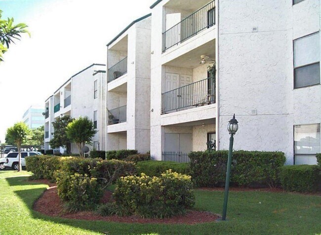 Primary Photo - 2816 S Bartell Dr