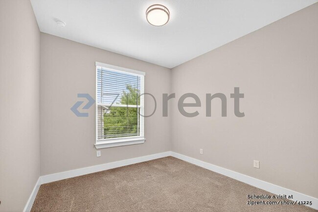 Building Photo - 1511 E Sandalwood Ln