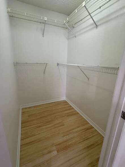 Master bedroom Closet - 21600 Widgeon Ter