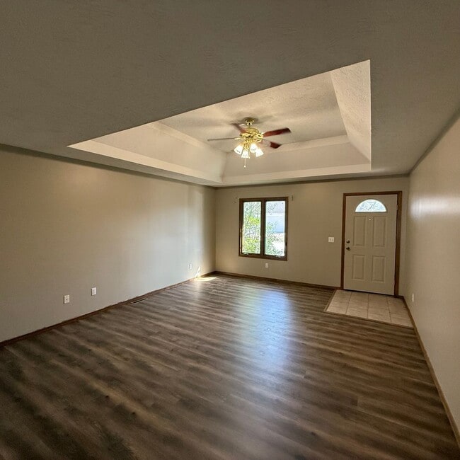 Building Photo - Beautiful 2 Bedroom Bathroom Patio Home Available NOW!