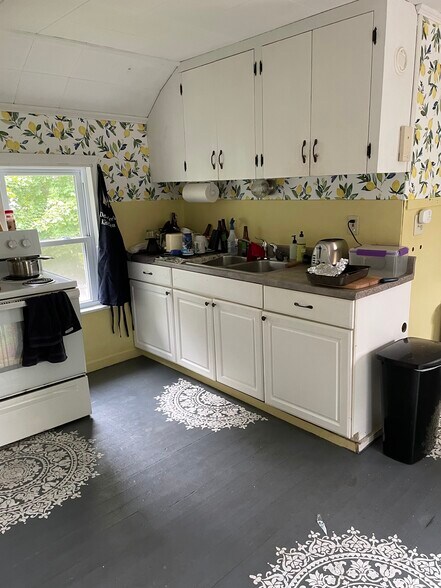 Building Photo - 6 Narragansett St