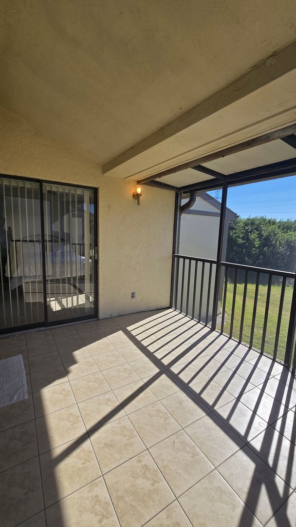 Building Photo - Furnished 2-Bed 2- Bath Condo