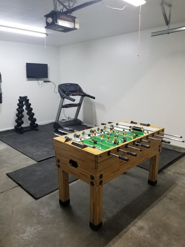 Building Photo - 130 Par Dr