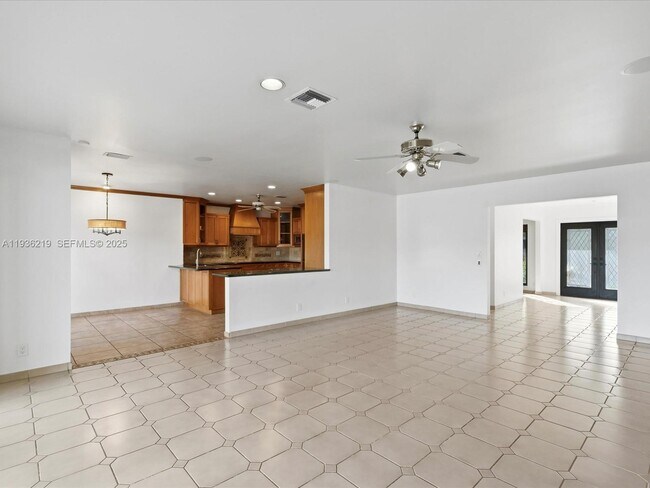 Building Photo - 21151 NE 22nd Ct