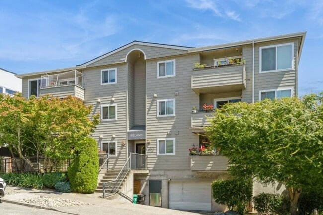 Primary Photo - 2 bedroom in Seattle WA 98105