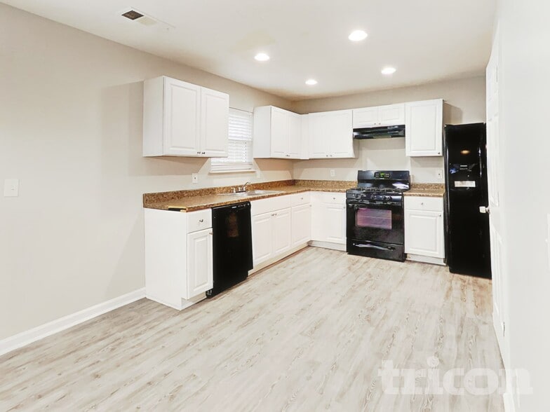 Building Photo - 1030 Riverclift Dr