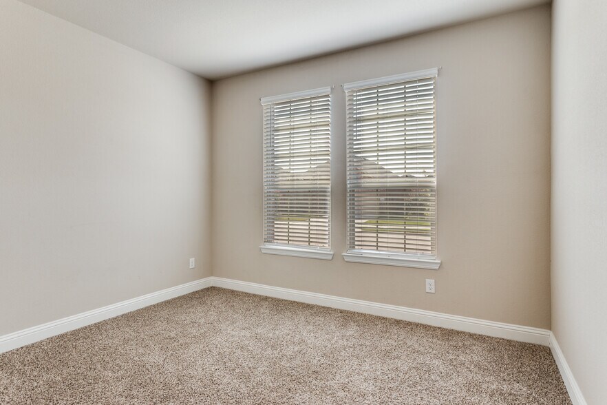 Bedroom 4 - 11516 Lavonia Rd