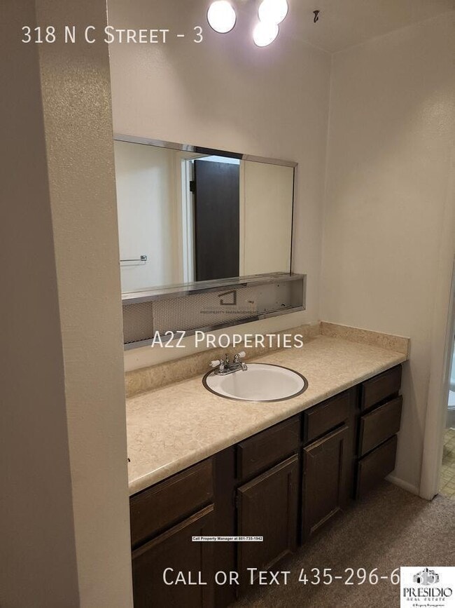 Building Photo - 318 N Center St