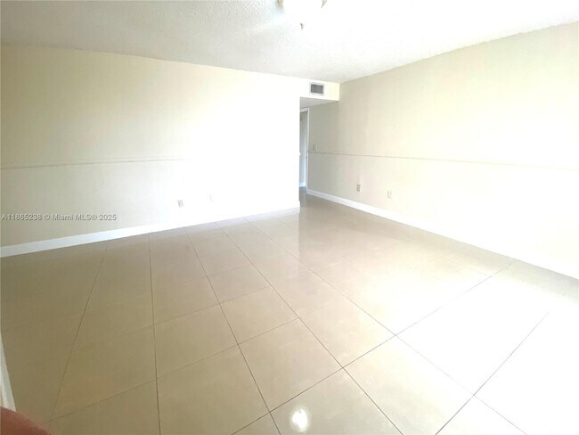 Building Photo - 13953 Kendale Lakes Cir