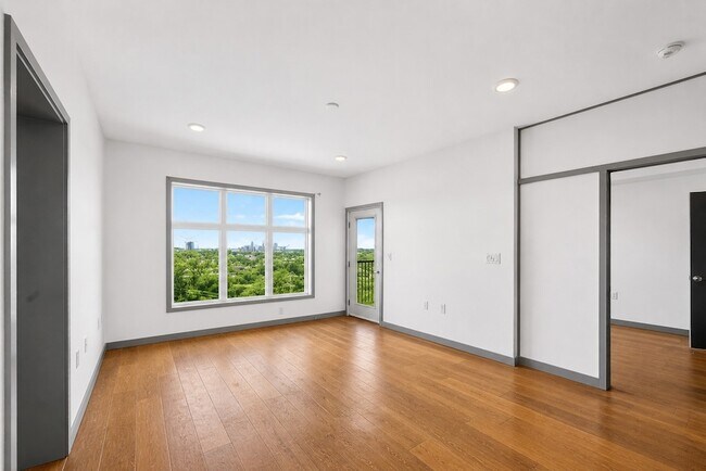 Building Photo - 400 Herron Dr