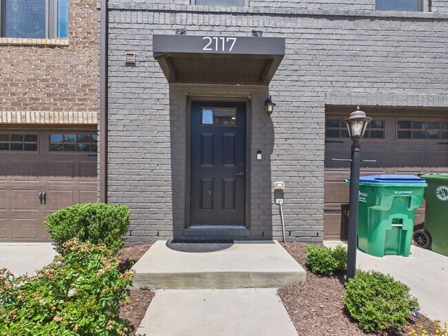 Building Photo - 2117 Old Manchester St