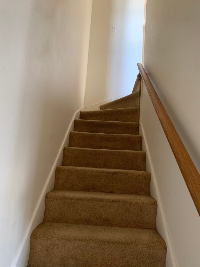 Building Photo - Apartment For Rent