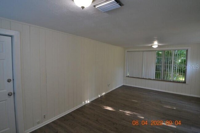 Building Photo - 2801 Sanders Dr