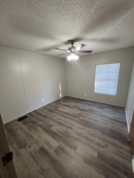 Building Photo - 15024 West Beaver Drive