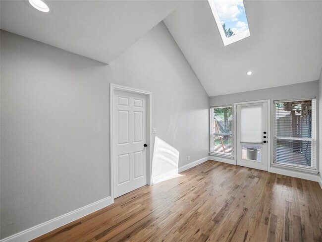 Building Photo - 4636 Versailles Ln