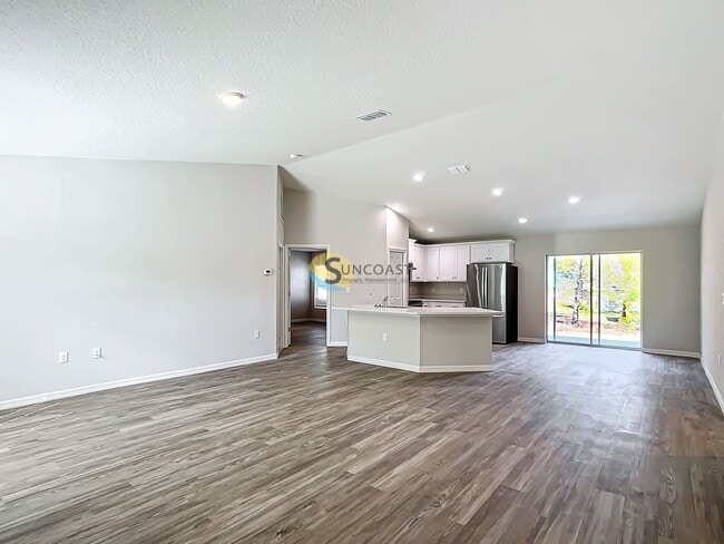 Building Photo - 6140 E Calico Ln
