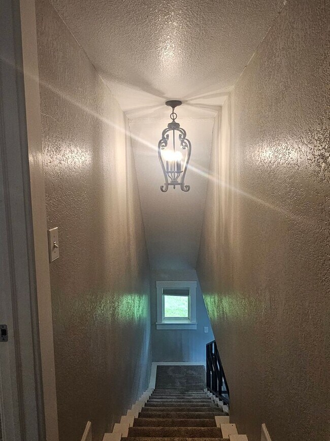 Building Photo - 2710 Hwy 348