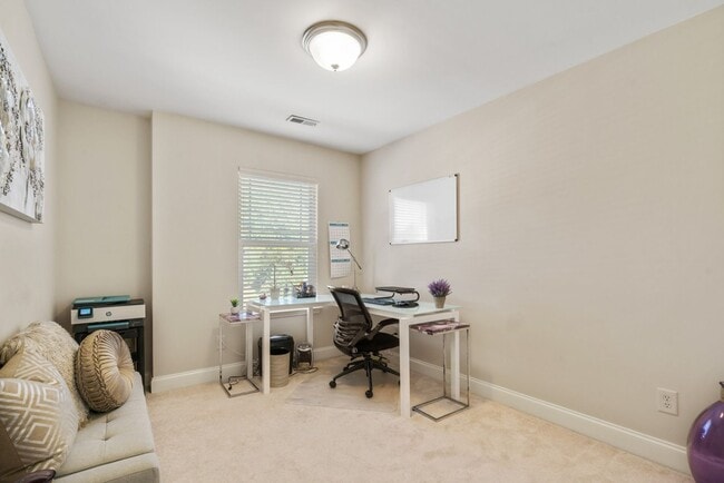 Building Photo - Woodbury Falls Luxury Townhome