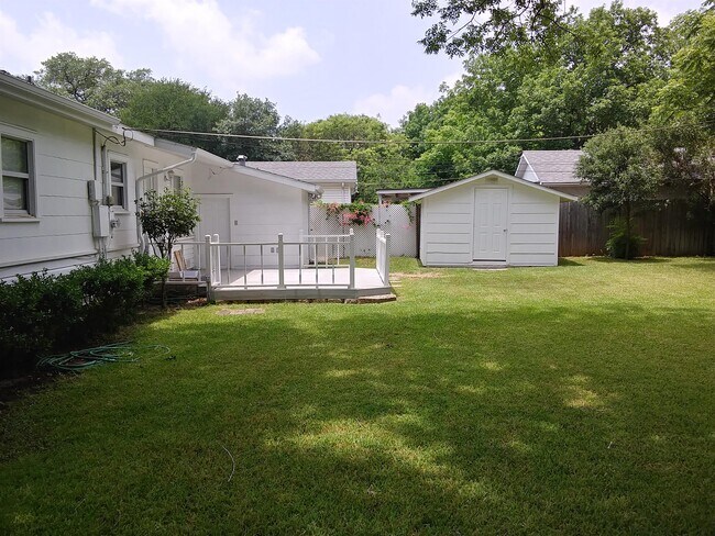 Building Photo - 353 Irvington Dr