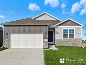 Building Photo - Spacious, Stylish, and Ready for You!