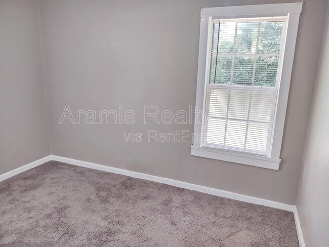 Building Photo - 463 Ramona St NE