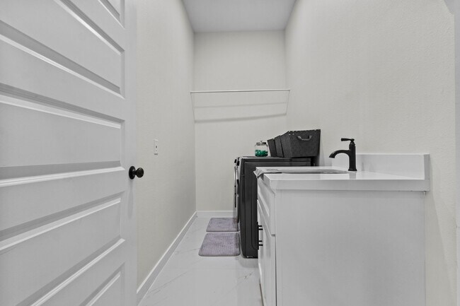 Building Photo - 7425 Lake Havasu