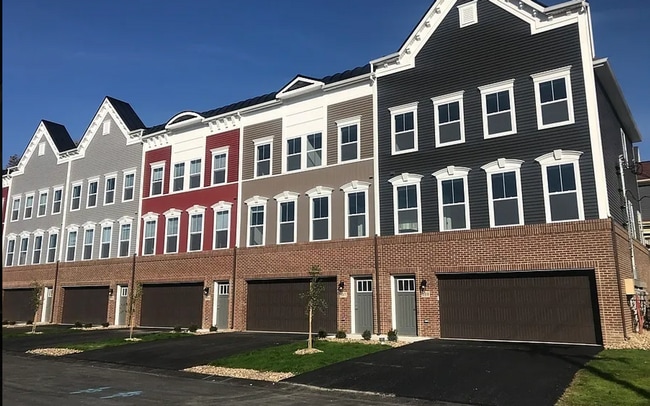 Primary Photo - Beautiful Townhome in Cannosburg!