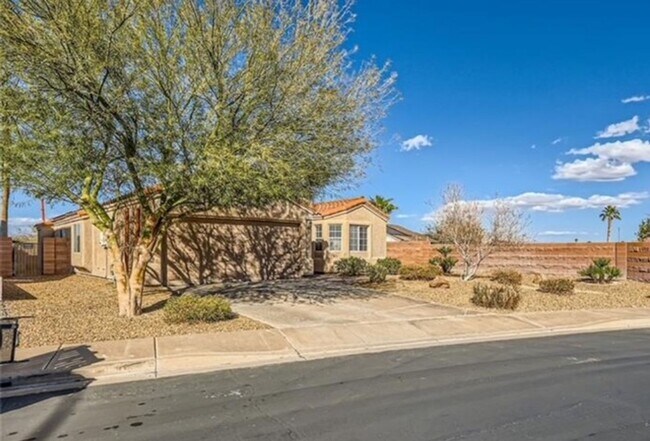 Building Photo - BEAUTIFUL 3 BEDROOM 2 FULL BATHS SINGLE ST...