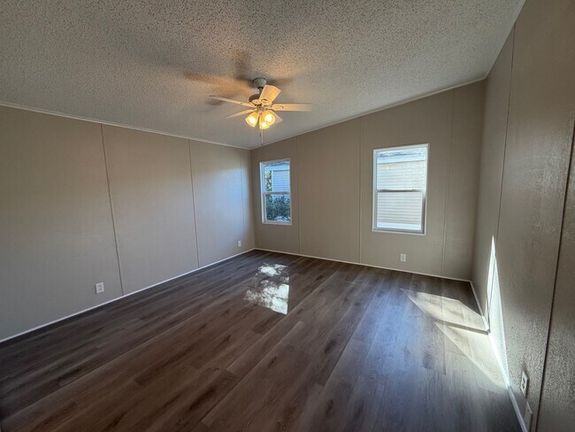 Building Photo - 2035 Red Cedar Dr