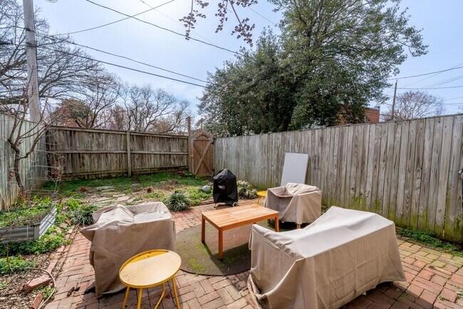 Building Photo - Oakenshawe 5-Bedroom, 2-Bathroom Home Close to Johns Hopkins