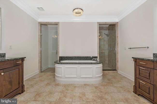 Building Photo - 10777 Symphony Park Dr
