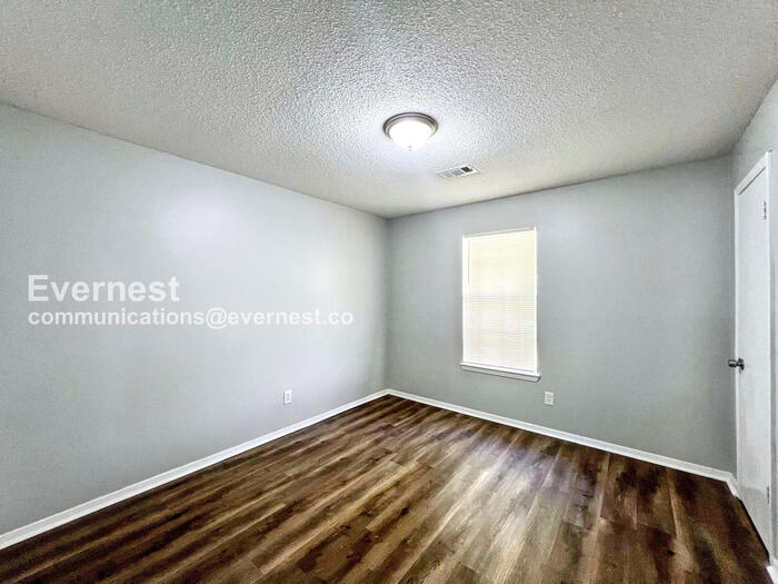 Building Photo - 6175 Forestgate Rd