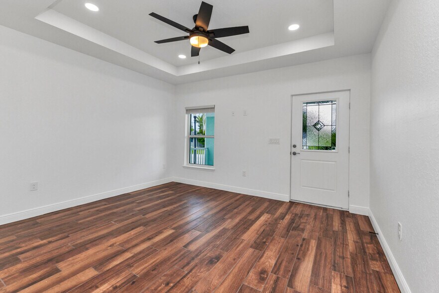 Building Photo - 419 Carmalita St