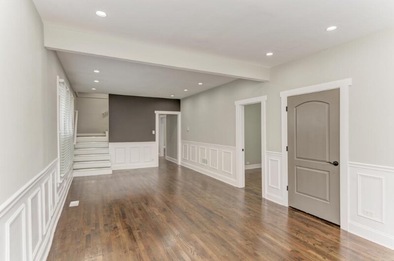 Building Photo - 9319 S Clyde Ave