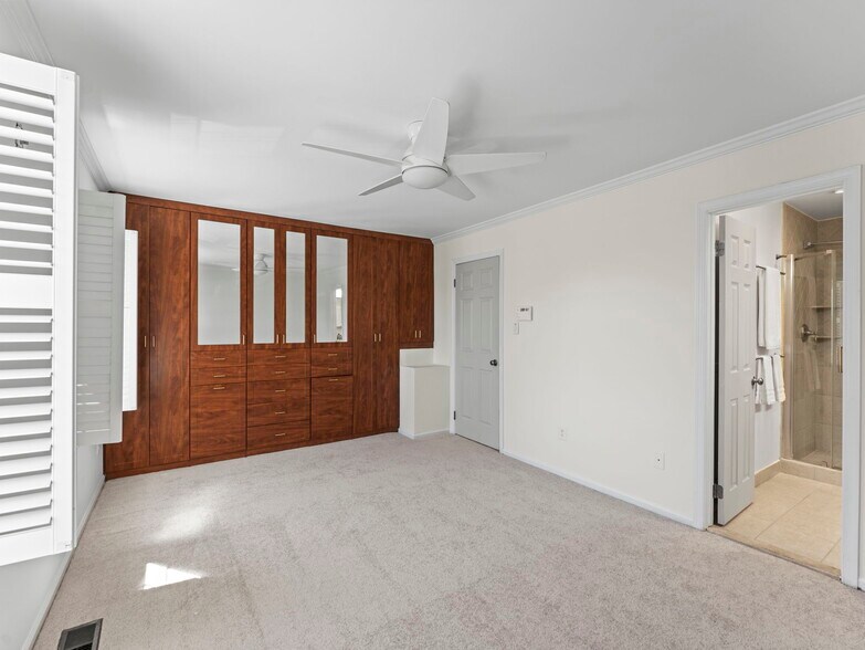 Building Photo - 8638 Dellway Ln